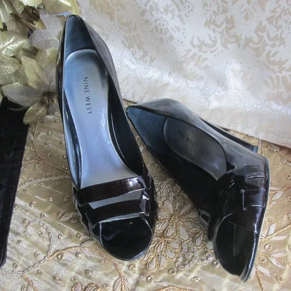 NINE WEST BLACK PATENT DOUBLE BAND PEEP-TOE HEELS – 7M - Picture 3 of 15